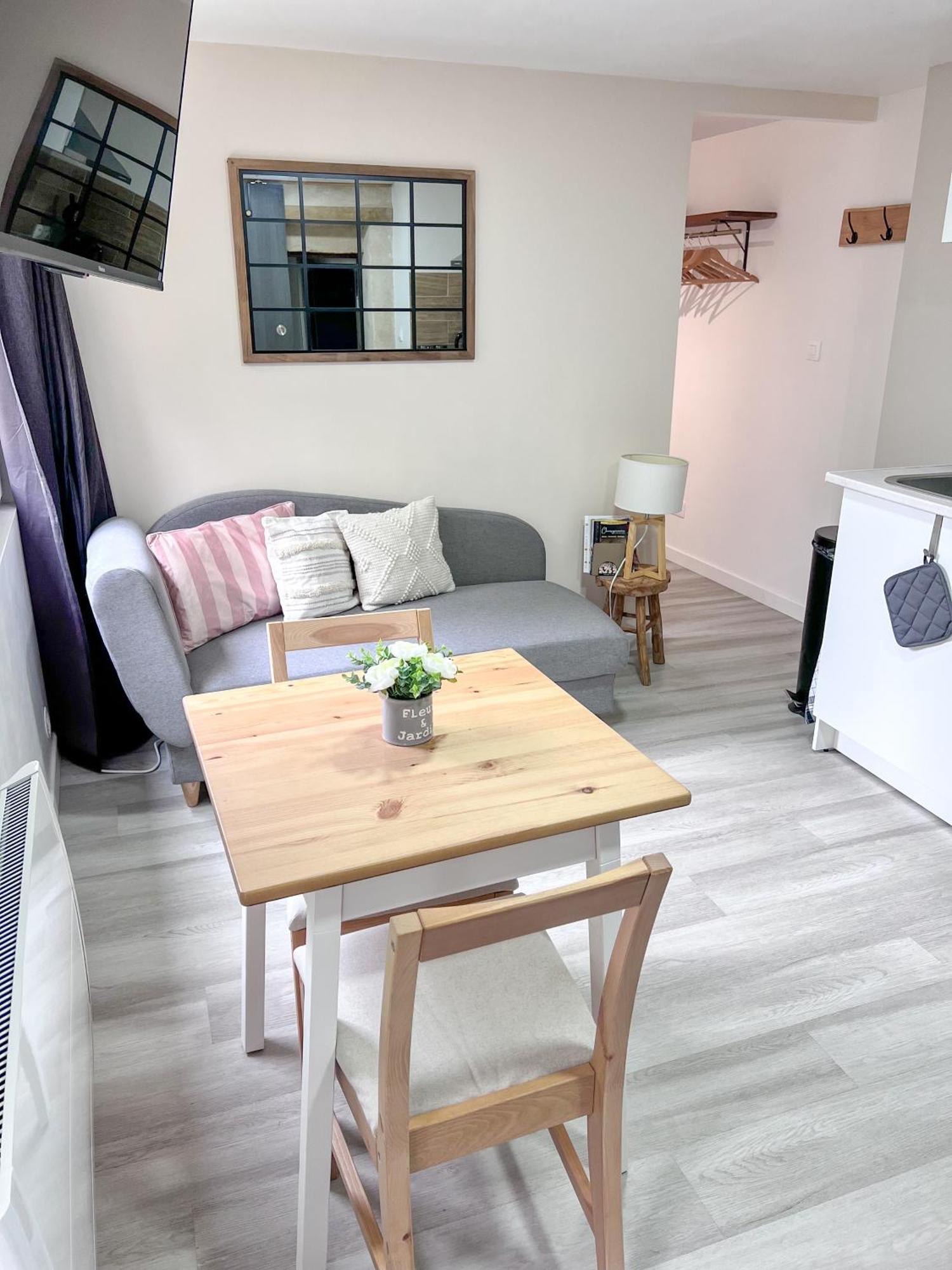 Le Badebec, Appt Dans Maison Typique Avec Jardin Prive Chinon Bagian luar foto